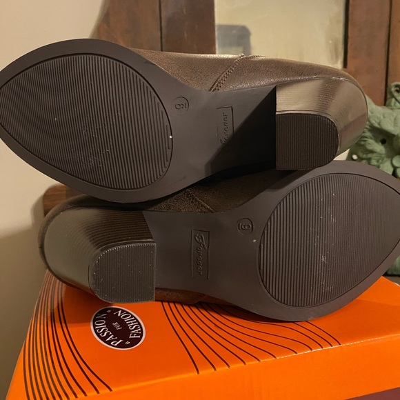 Forever High Heel Ankle Boots Brown, Size 9, new with box - Picture 5 of 12